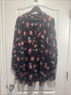321-Torrid Black Rose & Bird Floral Tie Neck Georgette Blouse Size 5 plus